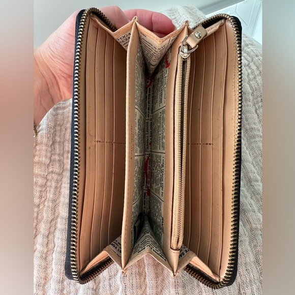 Black Kate spade wallet - Picture 3 of 3